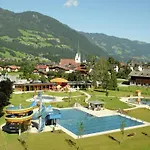 With Balcony In Hart Im Zillertaler Apartamento